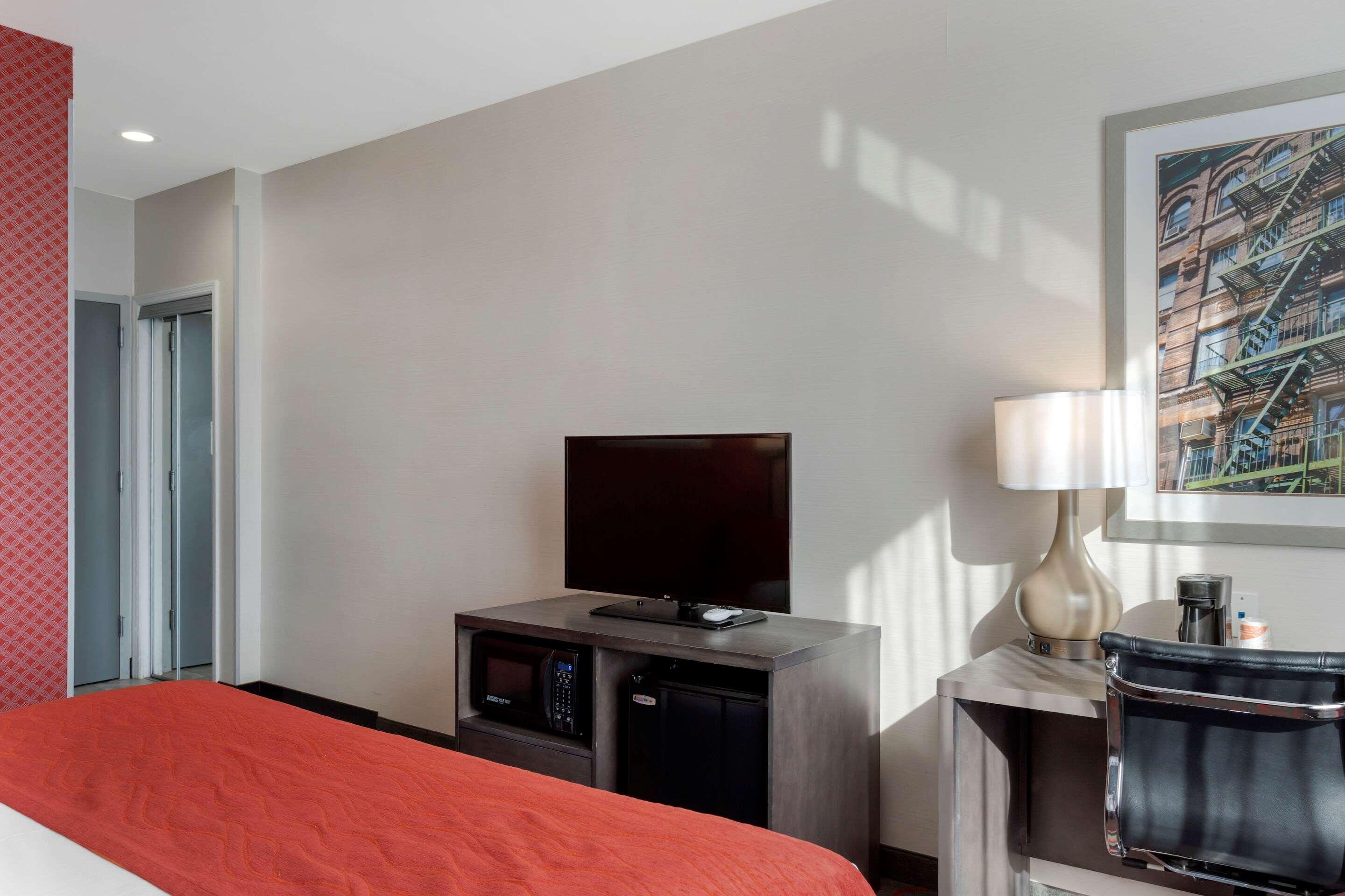 Comfort Inn & Suites Near Stadium Нью-Йорк Екстер'єр фото